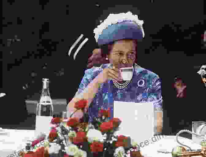 Queen Elizabeth Brewing Tea How The Queen Found The Perfect Cup Of Tea